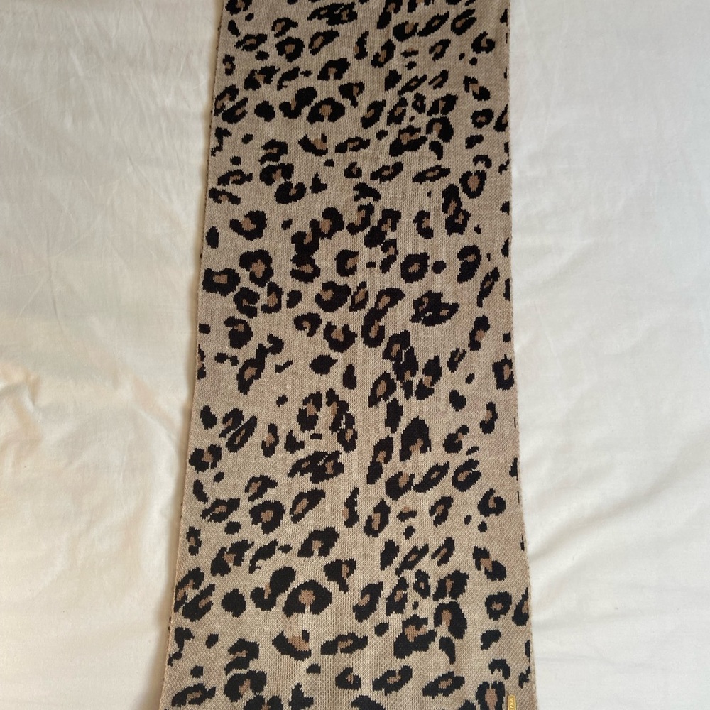 šLAST CHANCEš Calvin Klein scarf - Picture 6 of 8